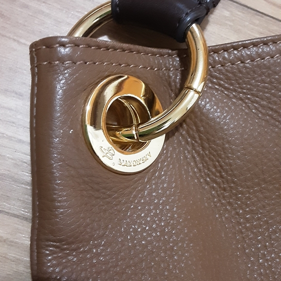 B. Makowsky Brown Leather Shoulder Bag. - Picture 6 of 15